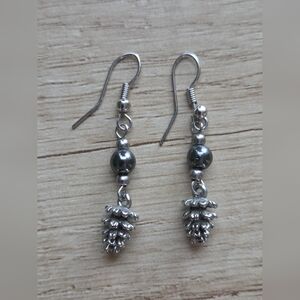 Vintage ✨️ Silver Pinecone Dangle Earrings